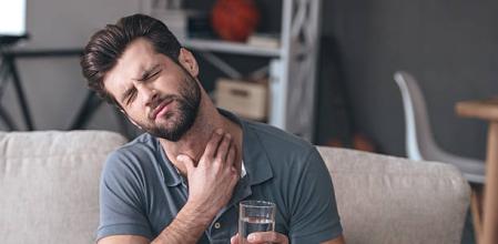 Pregunté a ChatGPT si mi dolor de garganta podía ser cáncer, siempre me dijo que no, y ahora me quedan 5 años de vida”