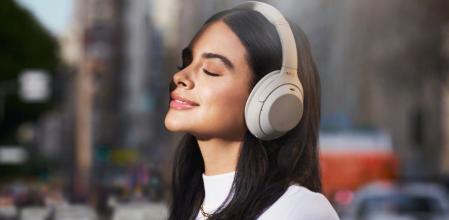 No esperes más y hazte con los Sony WH-1000XM4, los auriculares inalámbricos de moda