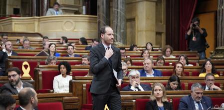 El portavoz del PP del Parlament, Juan Fernández, en el pleno