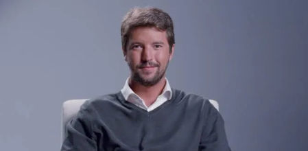 Alejandro Villena es psicólogo