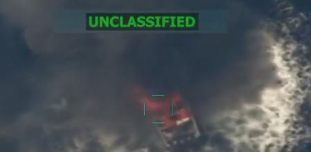 Imagen extraída del vídeo de este nuevo ataque en el Pacífico que fue difundido por Pete Hegseth en la red X, la noche del miércoles&nbsp;