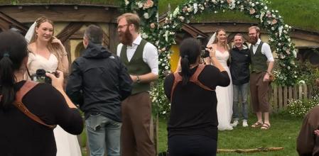 Elijah Wood sorprendió a los novios durante la ceremonia