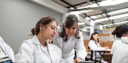 Formaciones en salud sin título universitario: Certificados y FP con alta empleabilidad