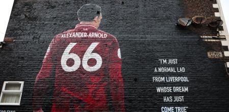 Liverpool (United Kingdom), 03/11/2025.- A general view of a mural of former Liverpool player and current Real Madrid player Trent Alexander-Arnold outside Anfield stadium in Liverpool, Britain, 03 November 2025. Liverpool will face Real Madrid in their UEFA Champions League match on 04 November. (Liga de Campeones, Reino Unido) EFE/EPA/ADAM VAUGHAN