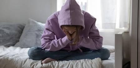 Cuando la pubertad se desarrolla y los cambios físicos y hormonales se aceleran, las chicas sufren más problemas emocionales que los chicos