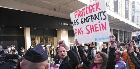 Protestas en Francia en contra de Shein tras la polémica suscitada por la venta de muñecas sexuales con apariencia infantil&nbsp;