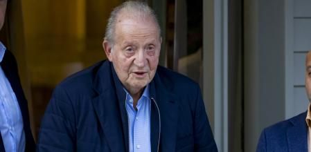 El rey Juan Carlos, hace unos meses, saliendo de un restaurante en Sanxenxo