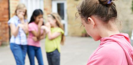 Los comentarios jocosos, las miradas y los gestos desagradables dejan tanta huella como los golpes&nbsp;
