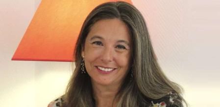 Isabel de Benito, cirujana: “He tenido pacientes que me han pedido hacerse cicatrices en la cabeza solamente porque se habían sometido previamente a un trasplante de pelo sin éxito”