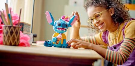 Hazte ya con la figura LEGO de Stitch con el 25% de descuento
