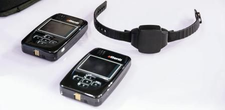 El nuevo pliego contractual establece que en vez de pulseras o brazaletes, como el de la imagen, serán tobilleras