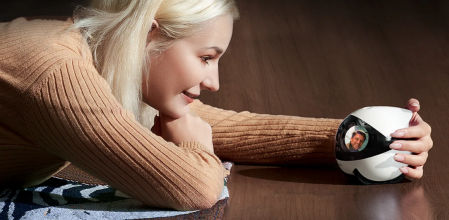 El robot-mascota de vigilancia y comunicaciones que te pone ojitos