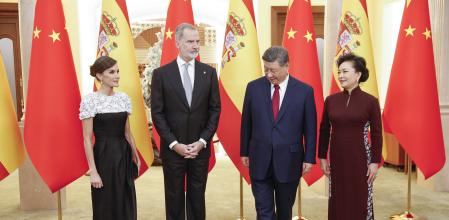 &nbsp;Los Reyes, junto al presidente chino, Xi Jinping&nbsp; y la primera dama, Peng Liyuan, anoche antes de la cena ofrecida en el palacio del Pueblo&nbsp;