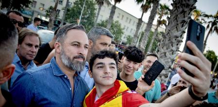 FOTO ALEX GARCIA EXITO DE VOX ENTRE LOS JOVENES. MITIN DEL PARTIDO EN LA BARCELONETA CON SANTIAGO ABASCAL 2023/07/01