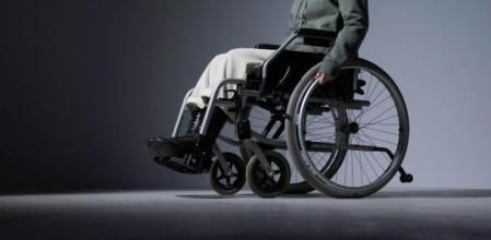 La ataxia de Friedreich es una enfermedad degenerativa y poco común que afecta a Xavi, un chico de 18 años, y unas 200 personas más en Catalunya