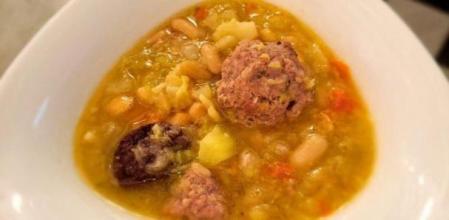 La escudella de pagés es el plato estrella en los meses de frío