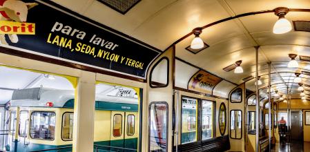 FOTO ALEX GARCIA EXPO DE TMB EN LA FARINERA DEL CLOT DE METROS HISTORICOS EN EL CENTENARIO DEL SUBURBANO. EN LA FOTO METRO DE LA SERIE 100 2025/11/15