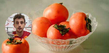 Marc Ortega, agricultor, explica la diferencia entre los caquis y los persimones.