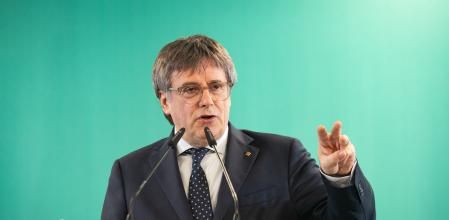 El presidente de Junts, Carles Puigdemont, durante una rueda de prensa, en el espacio Les 5 Éléments, a 27 de octubre de 2025, en Perpignan (Francia). La ejecutiva de Junts, con Puigdemont al frente, ha acordado por unanimidad romper con el PSOE. La decisión deberá ser ratificada por la militancia en consulta interna este miércoles y jueves. Antes, la formación celebrará este martes un Consell Nacional en Barcelona para abordar la decisión acordada.