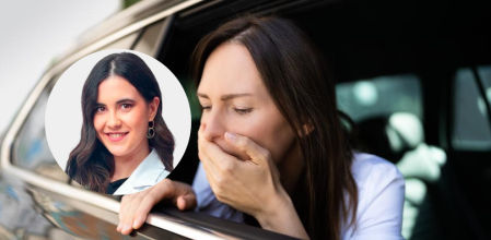 Una mujer mareada, sintiendo nauseas en el interior de un coche