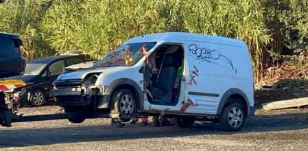 Retirada de vehículos abandonados en el parking del Sorrall.
