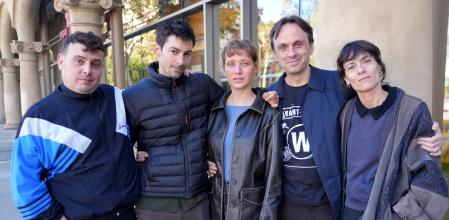 Foto de família de la presentació d''El día del Watusi' adaptat i dirigit per Iván Morales al Teatre Lliure