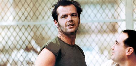 Jack Nicholson y Danny DeVito en una escena de la película 'Alguien voló sobre el nido del cuco'