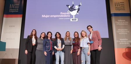 La ganadora junto a las miembros del jurado y Hortensia Roig, presidenta de EDEM Escuela de Empresarios