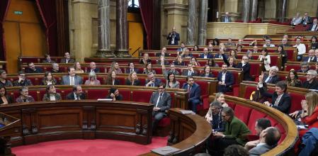 Los diputados en el hemiciclo del Parlament 
