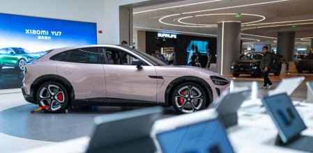 A Xiaomi Corp. YU7 electric vehicle displayed at one of the company's stores in Beijing, China, on Friday, Nov. 14, 2025. Xiaomi is scheduled to release earnings results on Nov. 18. Photographer: Na Bian/Bloomberg