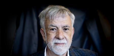 foto XAVIER CERVERA 07/11/2025 Ignacio Morgado professor en Psicologia UAB ;Ignacio Morgado Bernal (San Vicente de Alcántara (provincia Badajoz) 1951) es catedrático de Psicobiología del Instituto de Neurociencia en la Facultad de Psicología de la Universidad Autónoma de Barcelona, de la que es decano fundador. En la actualidad imparte clases de Psicología fisiológica y realiza investigación experimental sobre recuperación de la memoria por estimulación eléctrica cerebral. Ha recibido varios galardones y ha realizado estudios en centros internacionales de investigación (Universidades del Ruhr, Alemania, y de Oxford, Reino Unido; Instituto Tecnológico de California, Caltech, EE. UU.). Pertenece a varias sociedades científicas internacionales y ha sido asesor científico de la editorial Ariel y Cosmocaixa Barcelona. Es autor de más de un centenar de trabajos especializados en psicobiología y neurociencia cognitiva. Sus últimas obras de divulgación son Emociones e inteligencia social: una alianza entre los sentimientos y la razón (Ariel 2007 y 2010; edición catalana: Mina 2006) y Cómo percibimos el mundo: una aproximación a la mente y los sentidos (Ariel, 2012), Aprender, recordar y olvidar (Ariel, 2014) y La fábrica de las emociones (Ariel, 2015).