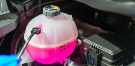 ¿Cuándo y cómo hay que cambiar el líquido refrigerante del coche?