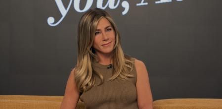 Jennifer Aniston se come cada escena.
