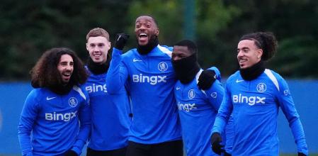 Chelsea's Cole Palmer, (second left) Marc Cucurella (left), Tosin Adarabioyo (centre), Moises Caicedo and Malo Gusto (right) during a training session at Cobham Training Ground, in London, Monday Nov. 24, 2025. (Bradley Collyer/PA via AP)
