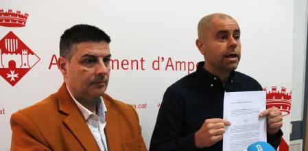 German Ciscar sostiene la denuncia.-