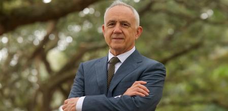 El historiador y antropólogo británico Jack Weatherford, autor de ‘El emperador de los mares’ (Ático de los Libros)