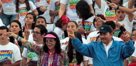 Nicaragua's President Daniel Ortega and first lady Rosario Murillo greet supporters during celebrations to mark the 37th anniversary of the Sandinista Revolution at the Juan Pablo II square in Managua, Nicaragua July 19, 2016. Picture taken July 19, 2016. REUTERS/Oswaldo Rivas