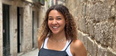 Zoe ha encontrado su lugar en España, y aunque nunca imaginó que sería su hogar, ahora no quiere moverse de aquí