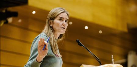 La vicepresidenta tercera y ministra para la Transición Ecológica, Sara Aagesen, interviene durante una sesión plenaria en el Senado