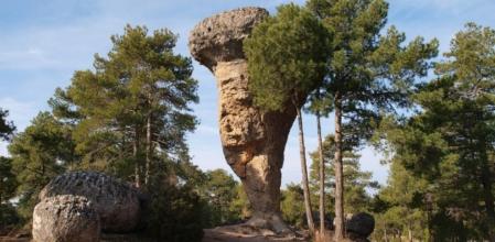 La Ciudad Encantada de Cuenca es famoso por sus formaciones rocosas de siluetas singulares.