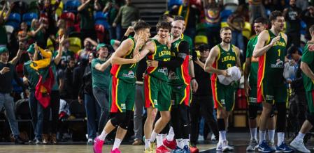 Ignas sargiunas celebrando la canasta decisiva