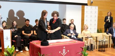 La consellera de Recerca i Universitats, Núria Montserrat junto a la rectora de la UdL, Maria Àngels Balsells.