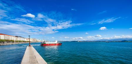 Embarcadero de Santander, imagen icónica de la bahía de la capital cántabra