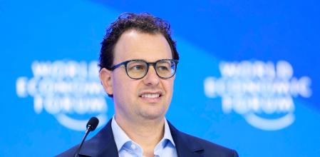 Dario Amodei alerta sobre el riesgo de que las máquinas se vuelvan contra las personas