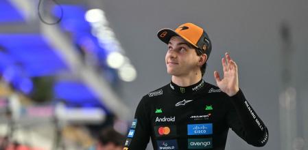 McLaren's Australian driver Oscar Piastri waves to the fans as he walks to his car before before the sprint race ahead of the Formula One Qatar Grand Prix at the Lusail International Circuit in Lusail on November 29, 2025. (Photo by Andrej ISAKOVIC / AFP)