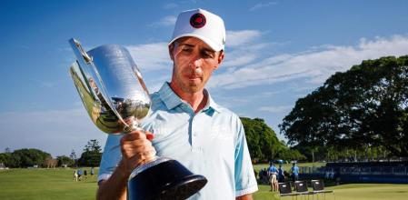 Spain#{emoji}146;s David Puig holds the Joe Kirkwood Cup after winning the Australian PGA Championship at Royal Queensland Golf Club in Brisbane on November 30, 2025. (Photo by Patrick HAMILTON / AFP) / --IMAGE RESTRICTED TO EDITORIAL USE - STRICTLY NO COMMERCIAL USE--