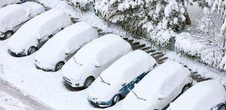 ¿Cómo hay que aparcar el coche cuándo hay una nevada?