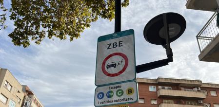 Cartel de ZBE en Reus.
