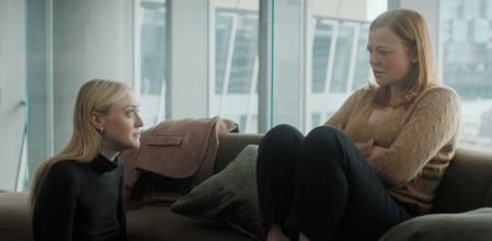 Dakota Fanning es Jenny, una madre de la escuela.