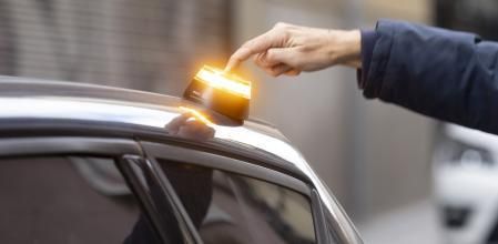 Montserrat Estaca, jefa del Área de Telemática de la DGT: “La señal de la baliza es anónima, solo se comparte la ubicación del vehículo cuando el usuario lo conecta”